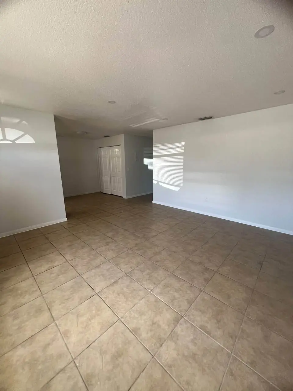 A spotless living area cleaned for move-in