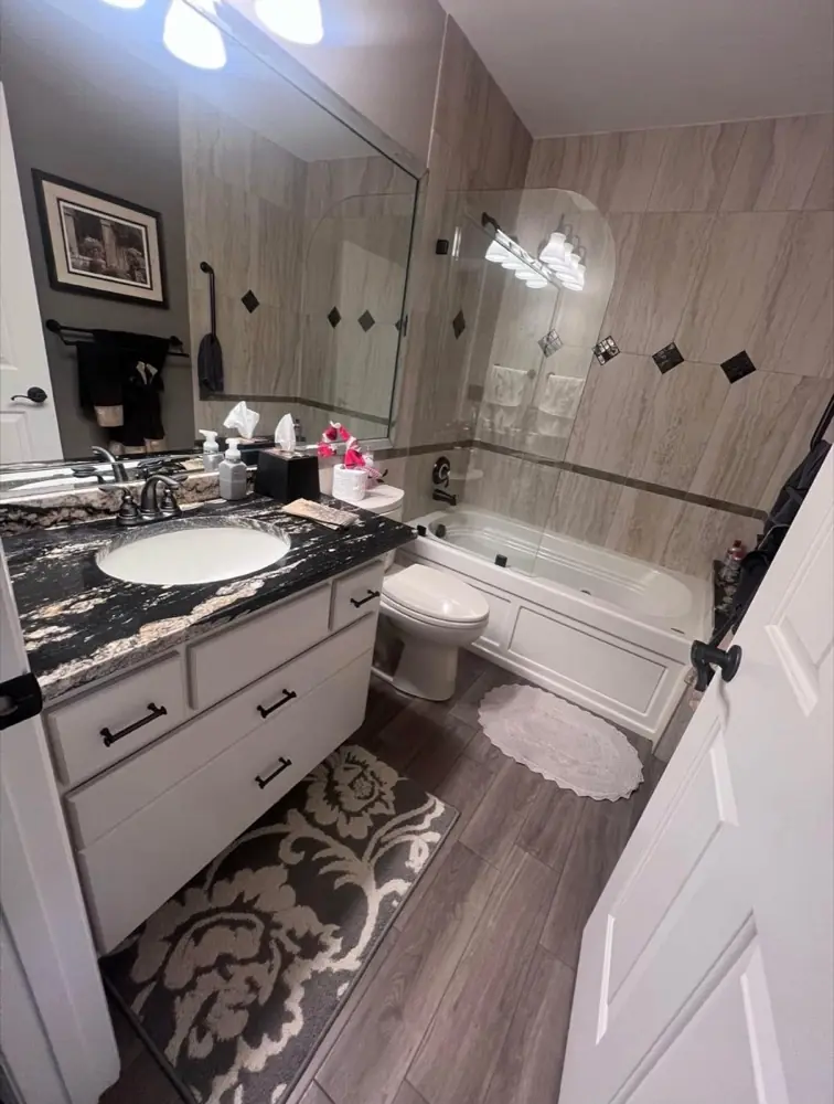 A Sebring bathroom after a Crystal Bell's clean